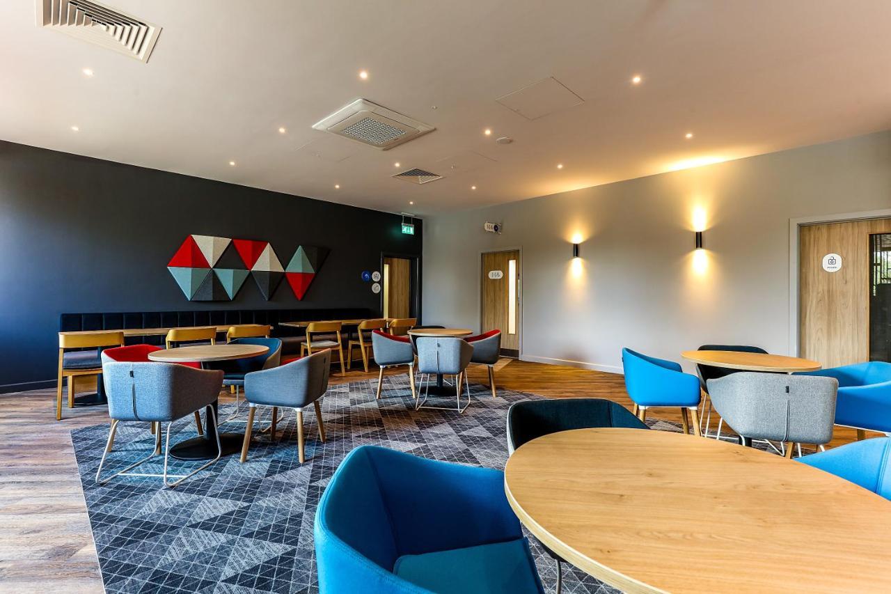 Holiday Inn Express - Bicester By Ihg Exterior photo