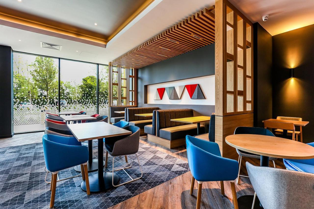 Holiday Inn Express - Bicester By Ihg Exterior photo